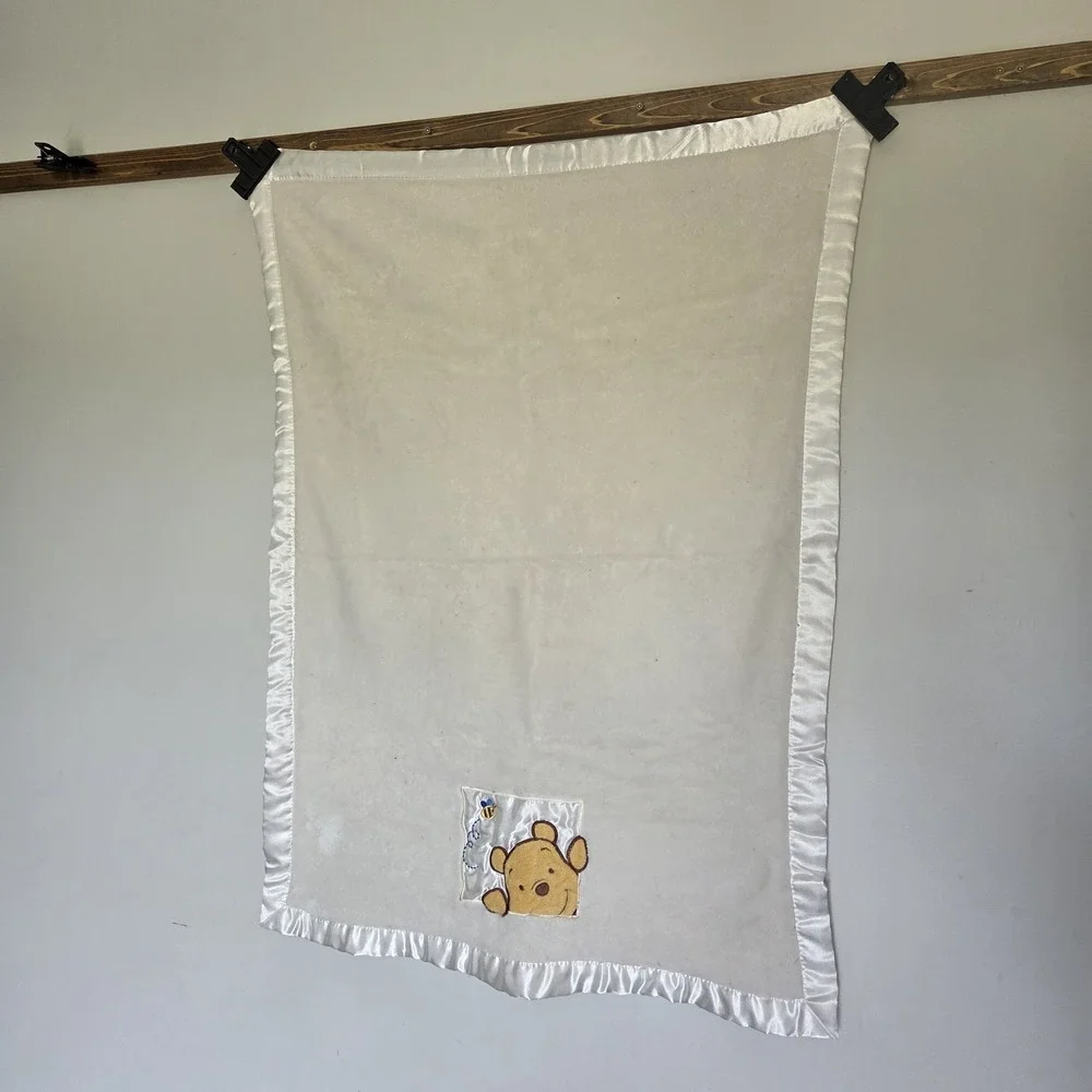 Winnie The Pooh Disney Plush White Sherpa Baby Blanket Satin Lining 27x39